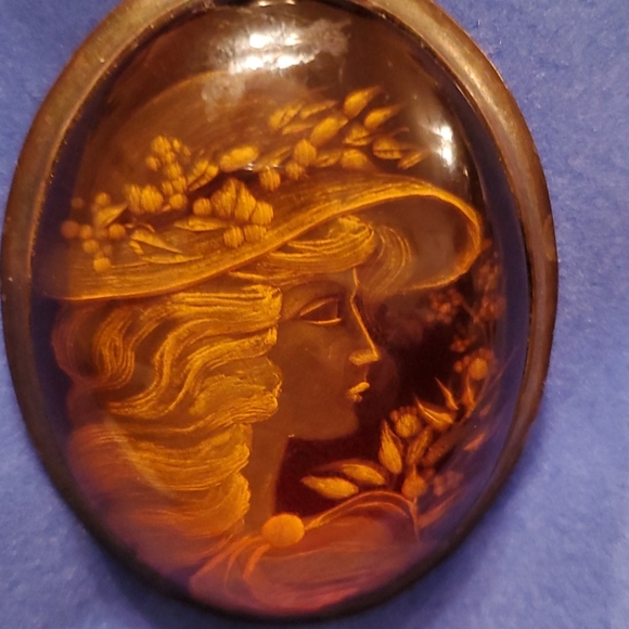 VINTAGE S.S BALTIC AMBER CAMEO NECKLACE - Picture 2 of 6
